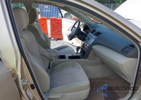 2010 Toyota Camry z USA, uszkodzony, nr VIN 4T1BF3EK5AU115086